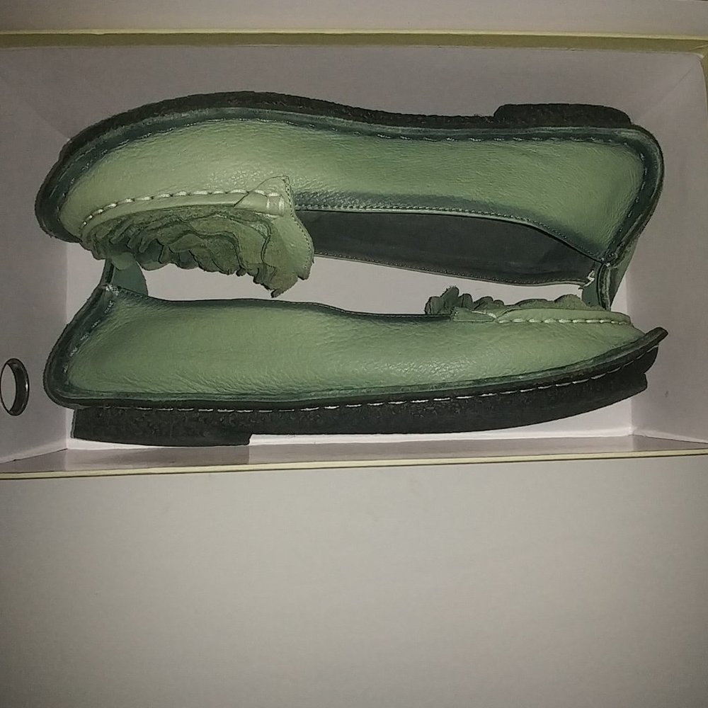 Spring Step  L'Artiste DEZI style spring green leather shoes